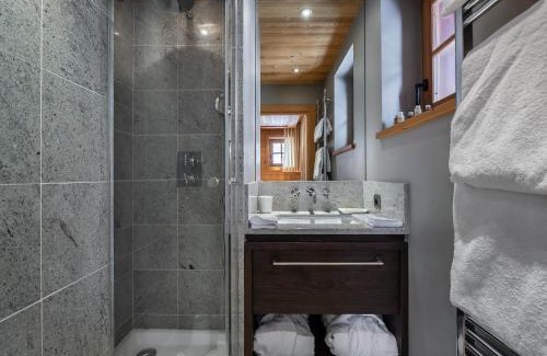 Suris Chalet De Ski | Chalet Familial à Megève avec Espace Bien-Être, 4 Chambres, Près de Rochebrune - FR-1-569-3