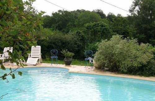 Echassieres Maison | Chalet familial avec piscine, animaux acceptés, draps inclus, proche de Montluçon et Gannat - FR-1-489-323