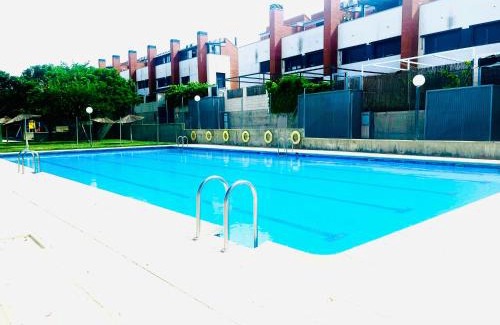 Rivas-Vaciamadrid Maison | Chalet Familiar Jardín a 15 min centro y Warner