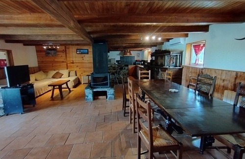 Besse-et-Saint-Anastaise Chalet De Ski | Chalet en pleine nature, idéal pour les familles, animaux acceptés