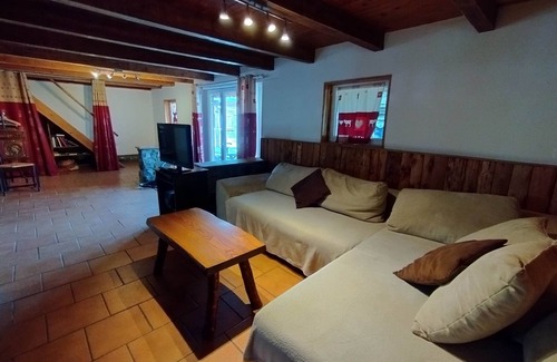 Besse-et-Saint-Anastaise Chalet De Ski | Chalet en pleine nature, idéal pour les familles, animaux acceptés