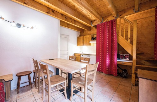 Montgellafrey Appartement | Chalet for 6/8 People – Cosy – Pool & Sauna – Summer/Winter – Mountain View