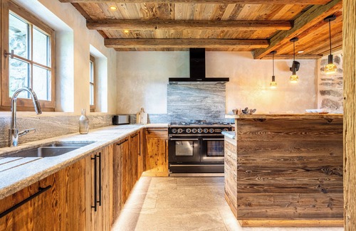 Champagny-en-Vanoise Chalet De Ski | Chalet 'Gaston' avec vue sur les montagnes, Wi-Fi et climatisation