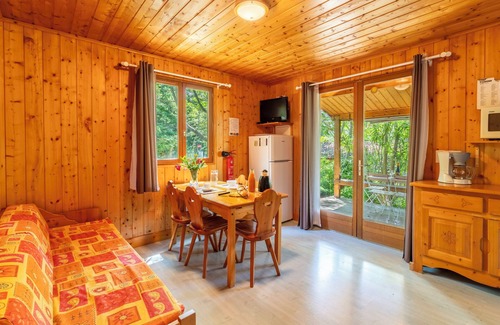 Mirabel-aux-Baronnies Chalet De Ski | Chalet "Gite Thym" avec piscine partagée, terrasse privée et Wi-Fi