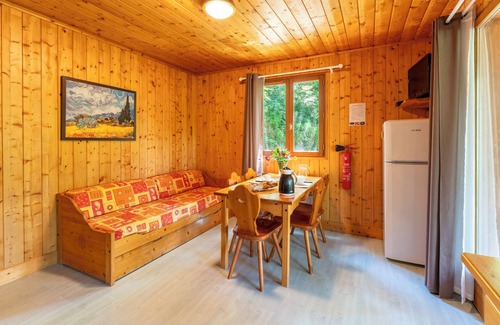 Mirabel-aux-Baronnies Chalet De Ski | Chalet "Gite Thym" avec piscine partagée, terrasse privée et Wi-Fi