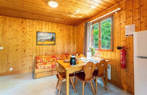 Mirabel-aux-Baronnies Chalet De Ski | Chalet "Gite Thym" avec piscine partagée, terrasse privée et Wi-Fi