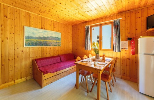 Mirabel-aux-Baronnies Chalet De Ski | Chalet "Gite Romarin" avec piscine partagée, terrasse privée et Wi-Fi