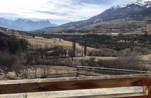 Saint-Andre-d'Embrun Chalet De Ski | Chalet Gîte de France tout confort 6 personnes et grande terrasse panoramique.