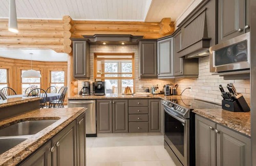 Mille-Isles Chalet De Ski | Chalet Golden Bear au Lac Fiddler avec spa, sauna et piscine privée