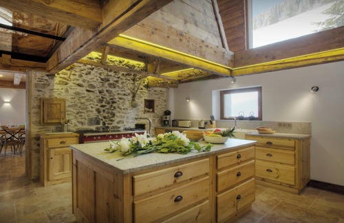 La Giettaz Chalet De Ski | Chalet Goville - base ski familial pour 15, jacuzzi et sauna - OVO Network