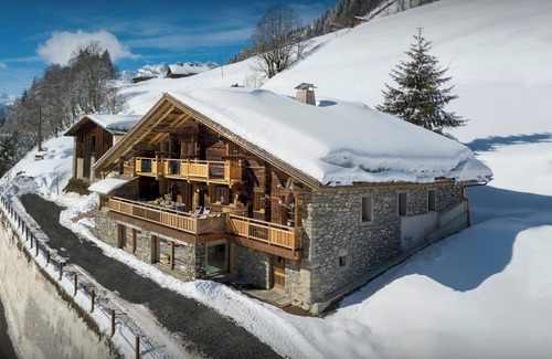 La Giettaz Chalet De Ski | Chalet Goville - base ski familial pour 15, jacuzzi et sauna - OVO Network