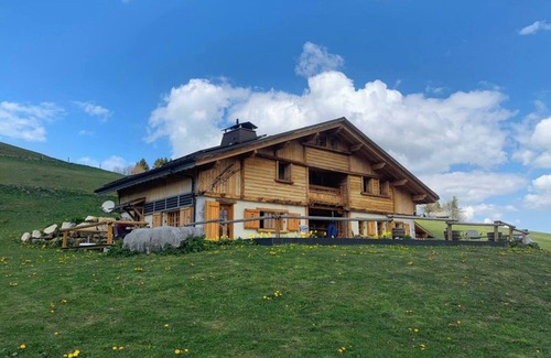 Mont-Saxonnex Chalet De Ski | Chalet 'Grand - Coeur De La Montagne' avec vue sur les montagnes, terrasse privée et Wi-Fi