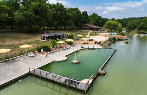 Bretagne-d'Armagnac Maison | Chalet 'Guzet 4 Personnes 25' avec terrasse privée, jardin privé et Wi-Fi