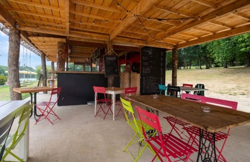 Bretagne-d'Armagnac Appartement | Chalet 'Guzet 4 Personnes 6' avec terrasse privée, jardin privé et Wi-Fi