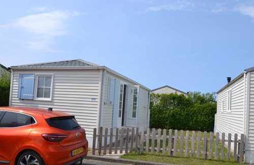 Bredene Chalet De Ski | Chalet Harly at Kerlinga campsite within walking distance of the beach and stores.