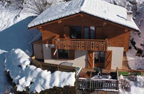 Thones Chalet De Ski | Chalet Haute Savoie sauna jacuzzi privés Calme confort wifi domaine du fraizier