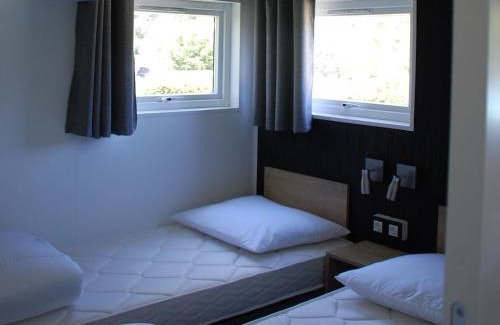 Meirgoorhoeve Chalet De Ski | Chalet in Baalse Hei with Modern Comforts