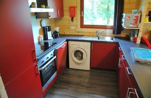 Oignies-en-Thierache Maison | Chalet moderne en bois avec poêle à bois, en forêt