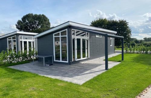 Lathum Chalet De Ski | Chalet in Gelderland with Spacious Garden