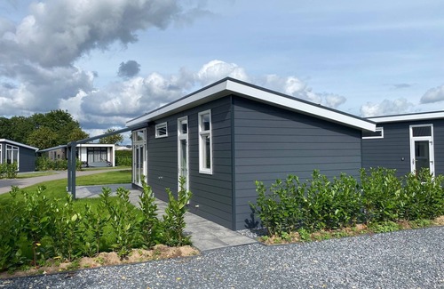 Lathum Chalet De Ski | Chalet in Gelderland With Spacious Garden