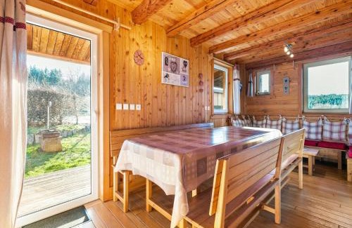 Harreberg Chalet De Ski | Chalet in Harreberg with Garden Views