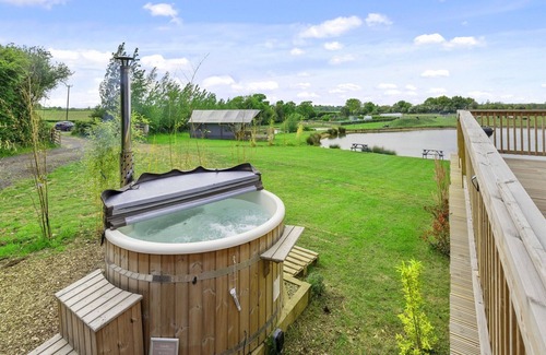 Hertford Chalet De Ski | Chalet à Hertford avec Jacuzzi et Lac