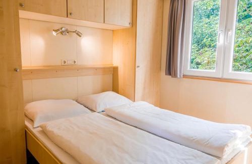 Leuken Chalet De Ski | Chalet in Leukermeer by the Waterside