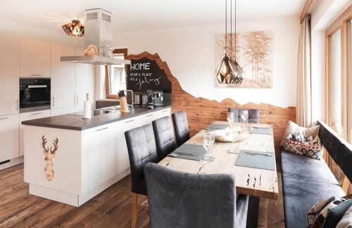 Schonbach Chalet De Ski | Chalet in Neukirchen with Ski-In Access