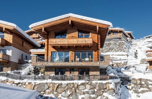 Schonbach Chalet De Ski | Chalet in Neukirchen with Ski-In Access