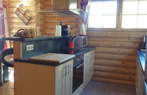Vignoble Conte Chalet De Ski | CHALET EN RONDINS à CONTE avec SAUNA, WIFI, tout confort pour 6 pers