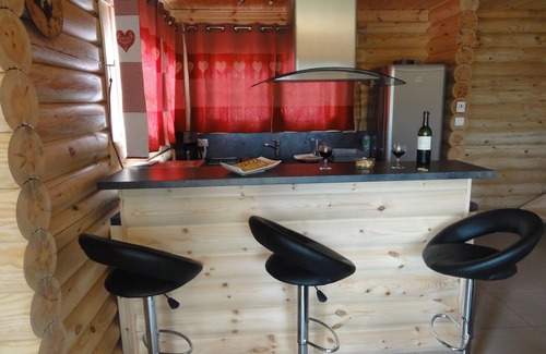 Vignoble Conte Chalet De Ski | CHALET EN RONDINS à CONTE avec SAUNA, WIFI, tout confort pour 6 pers