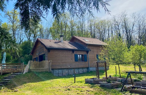 Rosiers-de-Juillac Chalet De Ski | Chalet en pleine nature avec piscine privative