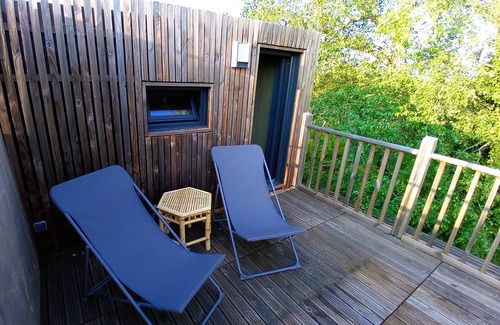 Montboillon Chalet De Ski | Chalet in the countryside, in the heart of a wooded garden.