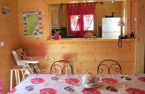 Etobon Chalet De Ski | Chalet au coeur d'une nature verdoyante au calme - Gîte de France 3 épis