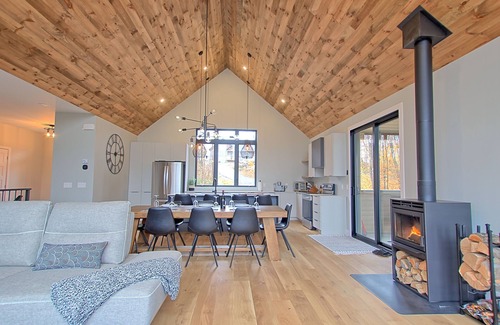 Saint-Faustin-Lac-Carre Chalet De Ski | Chalet à la montagne, sur le golf et près du ski, SPA