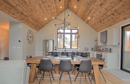 Saint-Faustin-Lac-Carre Chalet De Ski | Chalet à la montagne, sur le golf et près du ski, SPA