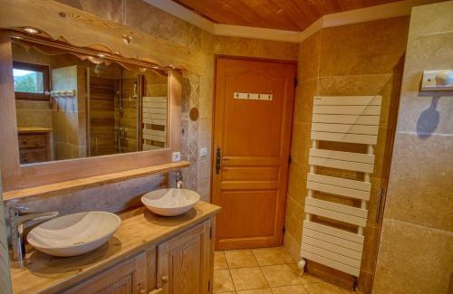Notre-Dame-de-Bellecombe Chalet De Ski | Chalet Le Wapiti, aux pieds des pistes, à 200m du village