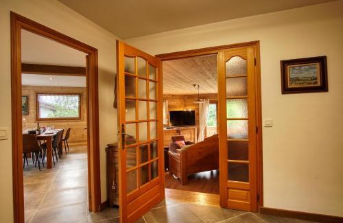 Notre-Dame-de-Bellecombe Chalet De Ski | Chalet Le Wapiti, aux pieds des pistes, à 200m du village
