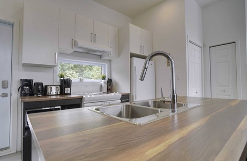 Chertsey Chalet De Ski | Chalet L'Hérisson (Lakefront, Spa, BBQ, forest)