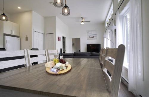 Chertsey Chalet De Ski | Chalet L'Hérisson (Modern, Spa, BBQ, waterfront)