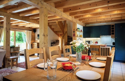 Le Grand-Bornand Chalet De Ski | Chalet L'Ours Blanc - séjour skis aux pieds pour 8, village - OVO Network
