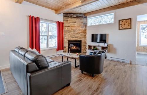 Notre-Dame-de-la-Merci Chalet De Ski | Chalet La Chouette with Private Spa Access to Ouareau Forest