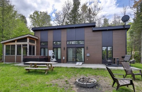 Chertsey Chalet De Ski | Chalet le loup- SPA- Bord du lac lili- Petfriendly