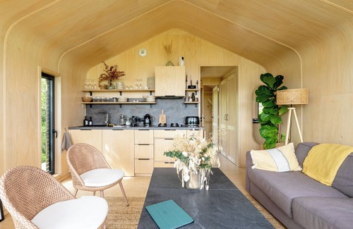 Grosbreuil Chalet De Ski | Chalet 'Le P'tit Nids' with Private Terrace, Shared Garden and Wi-Fi