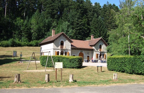 Esserval-Combe Chalet De Ski | Chalet "le Sapin" five minutes from the medieval town of Nozeroy.