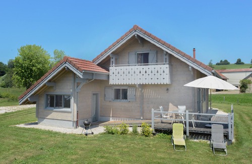 Esserval-Combe Chalet De Ski | Chalet "le Sapin" five minutes from the medieval town of Nozeroy.