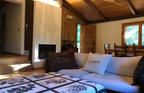 Montecopiolo Chalet De Ski | Chalet Leonard House in the wood