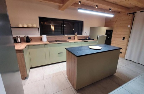 Cohennoz Chalet De Ski | Chalet 'Les 2 Soeurs' with Mountain View, Private Terrace and Wi-Fi
