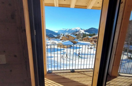 Cohennoz Chalet De Ski | Chalet 'Les 2 Soeurs' with Mountain View, Private Terrace and Wi-Fi