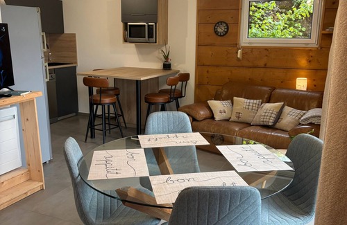Vacheresse Appartement | Chalet Les Mios, chez Isa, avec vue entre Lac et Montagnes, terrasse privée et Wi-Fi